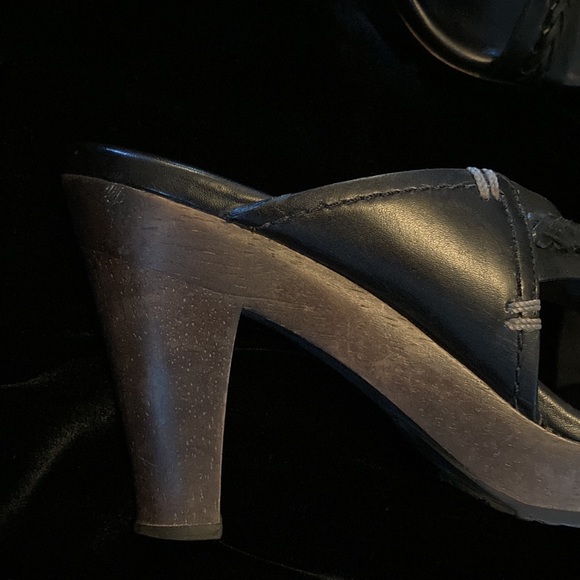 Fun and fashionable leather sandals. - Picture 4 of 5